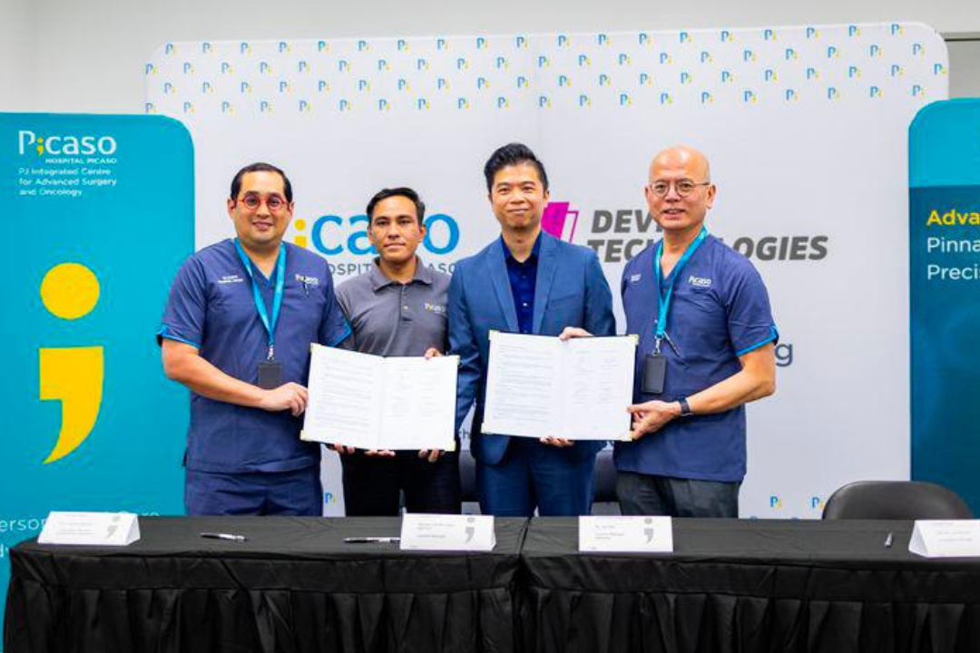 (From L to R) Dr Luqman Mazlan, Medical Director, Consultant General & Colorectal Surgeon, Hospital Picaso; Ahmad Lutfi Abdul Rahman, General Manager, Hospital Picaso; Mr Joe Yew, Country Manager of Malaysia, Device Technologies and Dato’ Dr Loh Chit Sin, Consultant Urologist, Hospital Picaso, formalised the MoU signing between Hospital Picaso and Device Technologies.