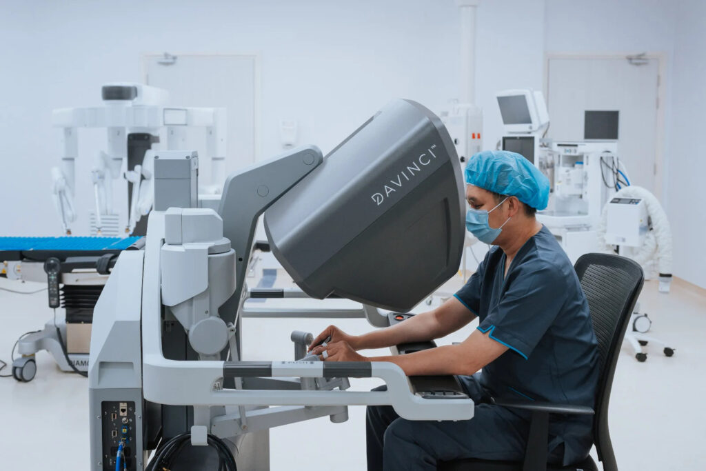 State-of-the-art tools like the Da Vinci Xi and KOELIS systems redefine surgical standards.