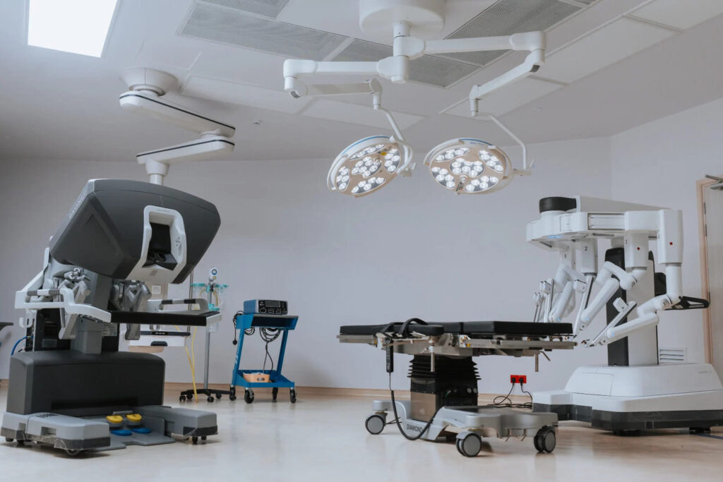 Robotic surgery: Minimally invasive procedures offering cleaner margins and faster recovery for colorectal patients.